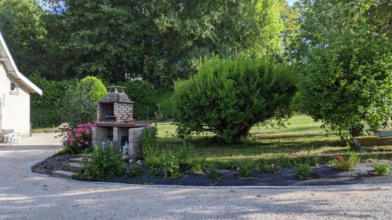 Au 157 - Locations Contrexéville Екстериор снимка
